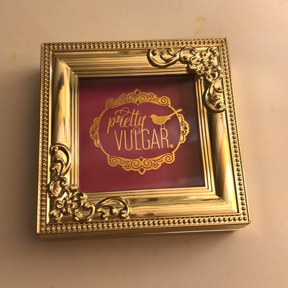 Pretty Vulgar blush in shade Prim Vixen